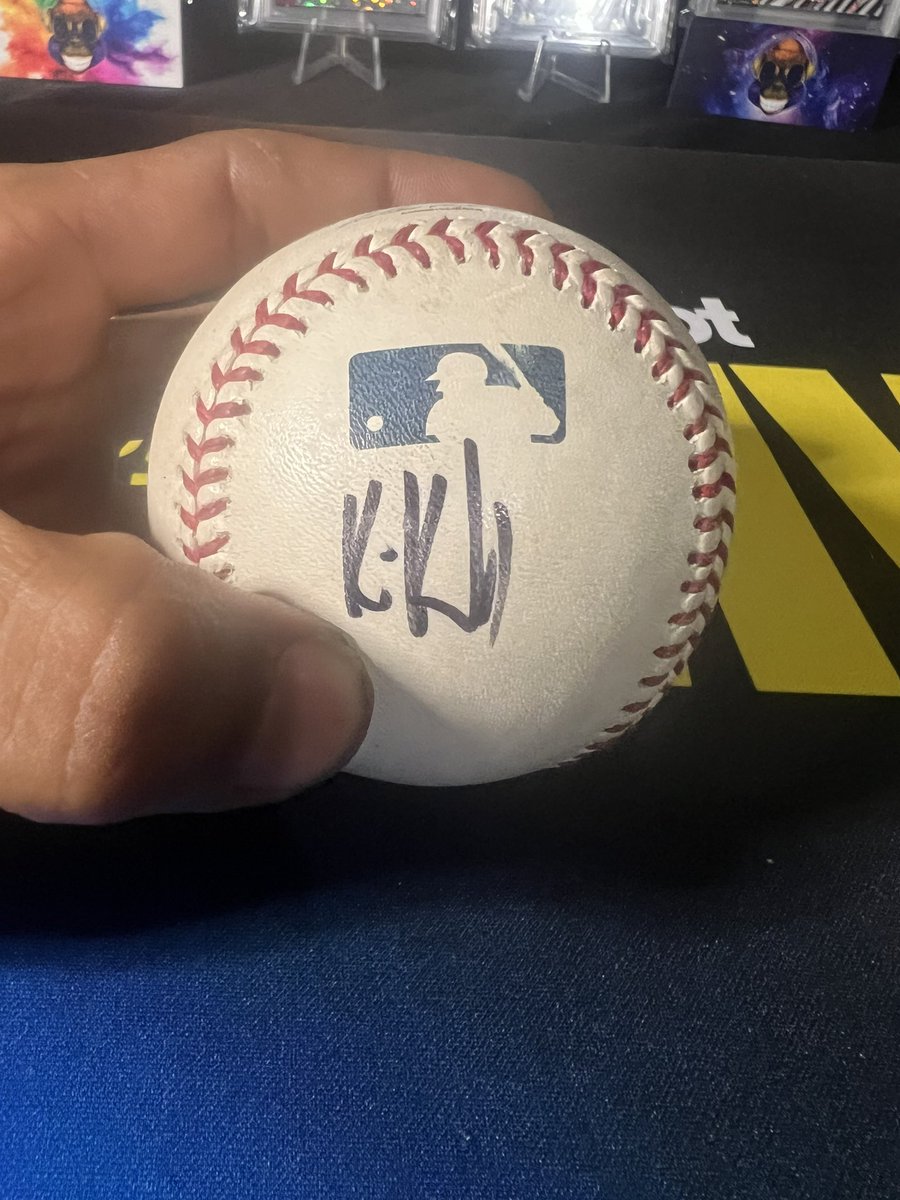 got_breaks's tweet image. Trying to figure out these baseball autos can anyone help? #signedbaseball #autograph #mlb #baseballcards #baseballcollectibles #sportsmemorabilia