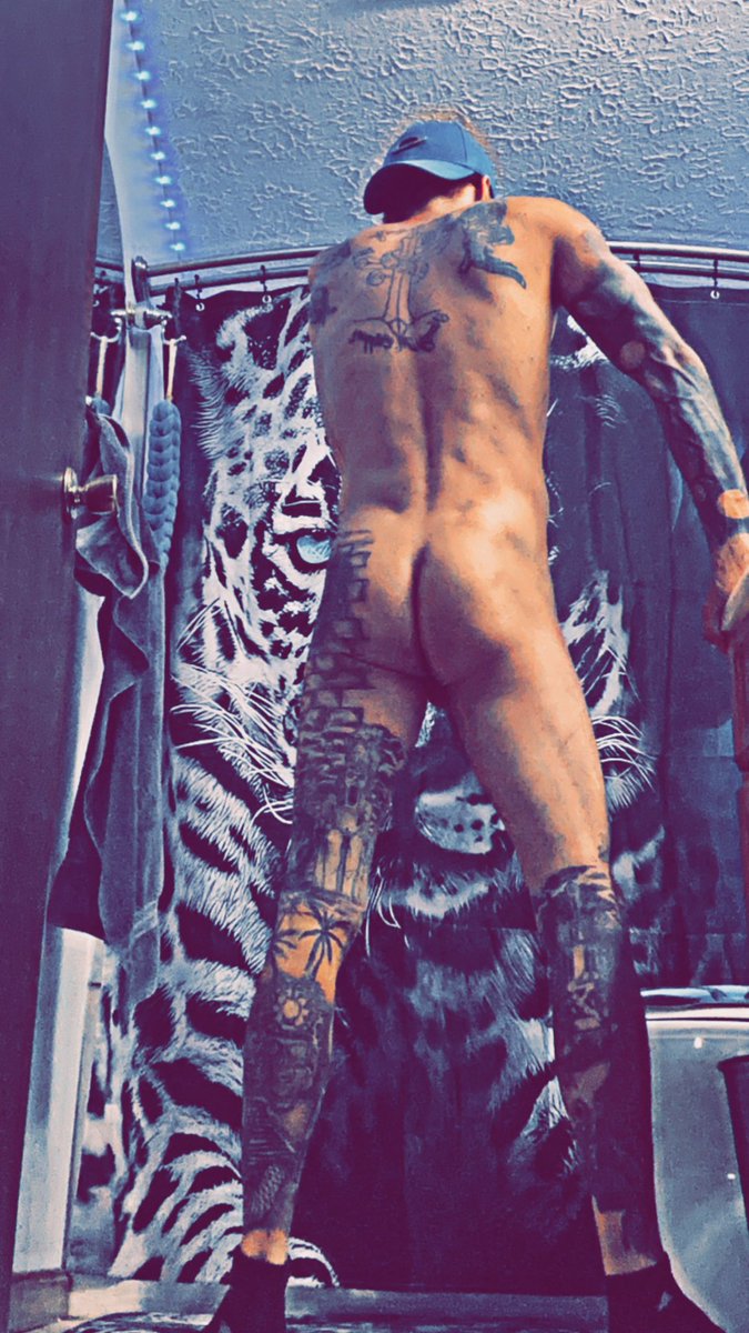 foxbodysteve's tweet photo. Every part of skin you see inkless will be touched beside the private parts (no guys you can’t touch me or see me) if I have to tell you again I will block you from all my pages, I’m just showing my ink and you’re being weird https://t.co/rOUyZjoO54