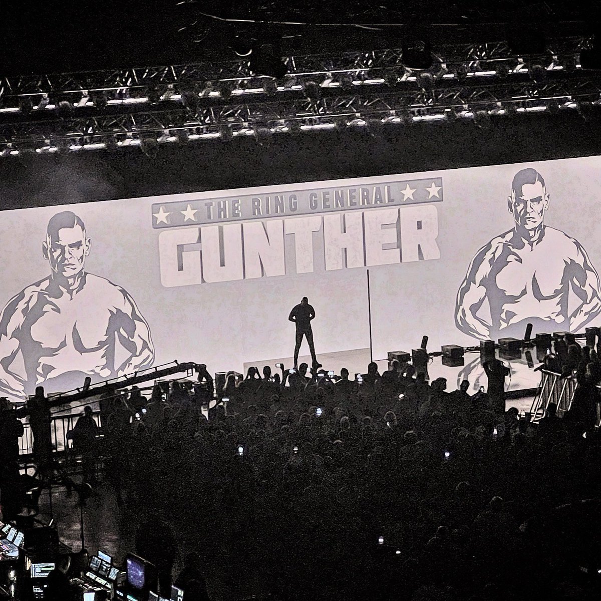 #WWERaw El Ring General <a href="/Gunther_AUT/">GUNTHER</a>