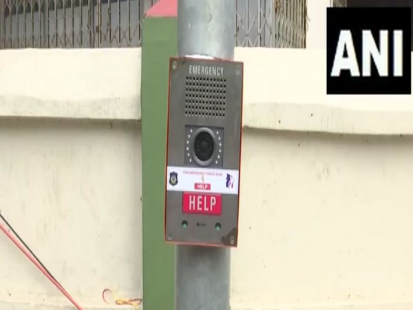 ani_digital's tweet photo. Emergency call boxes installed in Ahmedabad for women safety under 'Nirbhaya Safe City' project
Read @ANI Story | https://t.co/anOWr3TgaN
#CallBoxes #Ahmedabad #WomenSafety #NirbhayaSafeCity https://t.co/JOCUvaAvqU