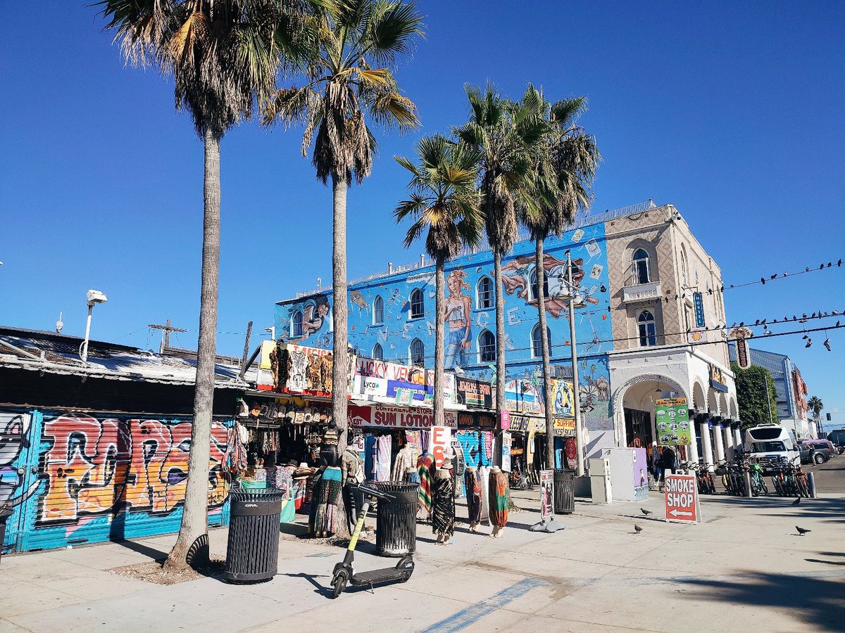 theeewitch's tweet image. Capturing moments and hearts with every step. Because life is too short for anything but love by the beach...or something. 🤪💅🥰✊️✨️

#vscocam #foodieapp #santamonica