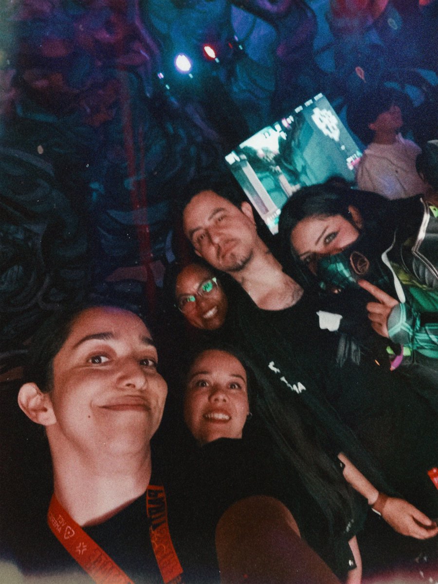 urovoros's tweet photo. Con la triple AAA (Ariana, Alis y Angie) de PR en la #FORUMPARTY de ayer y @olasoyyadiss con su genial Viper :3
LKM <3 https://t.co/gwjxsjbZnv