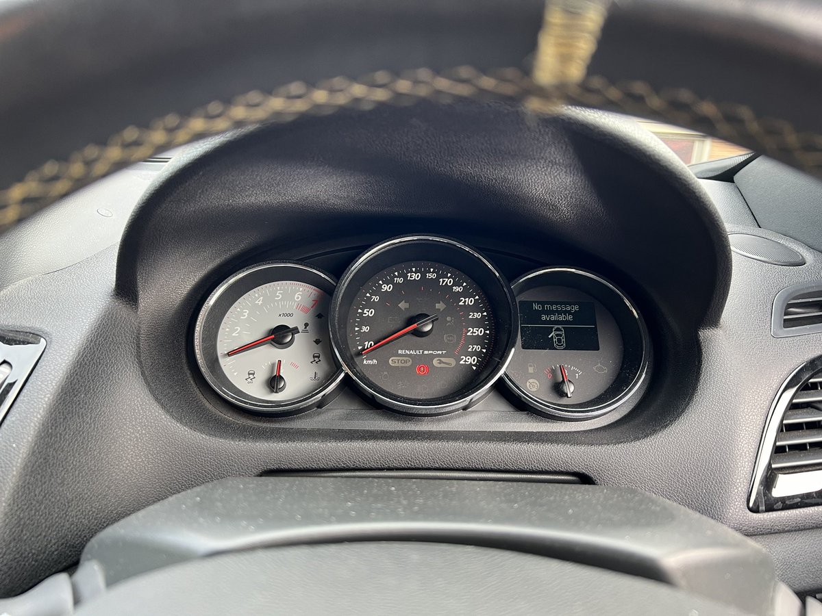 ルノーメガーヌ RS (2013年式) 売ります。
距離　約121,000km
6MT
265馬力
車検は25年8月まで。

800,000¥

よろしくお願いします。

#車売ります
#ルノーメガーヌ