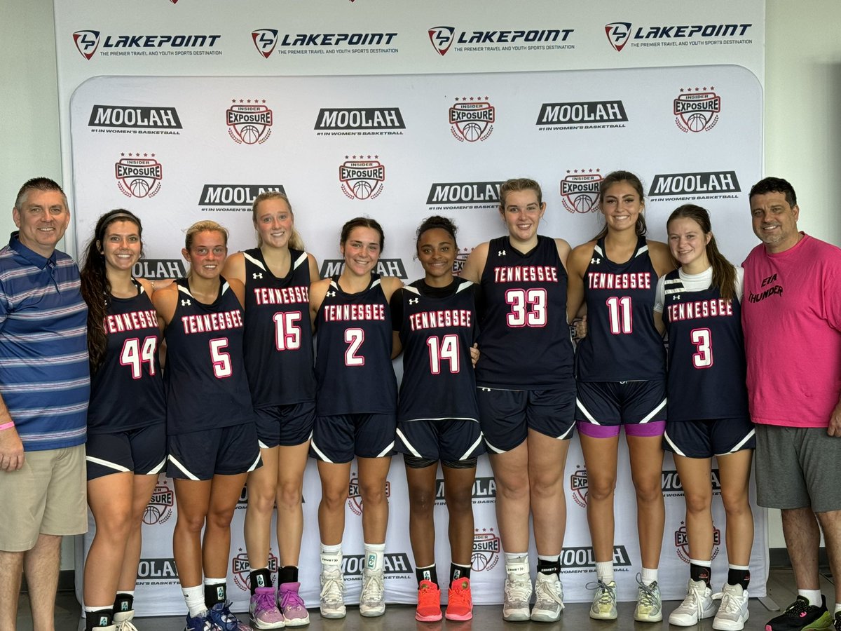 julianafrazee25's tweet photo. The past couple years have been amazing! I have made the best friendships any girl could ask for! I wouldn’t trade my aau career for anything! Thank you to all the coaches that have helped me threw the years! Onto senior year!! #33out #firstlastofmany https://t.co/gFh8tUcIvX