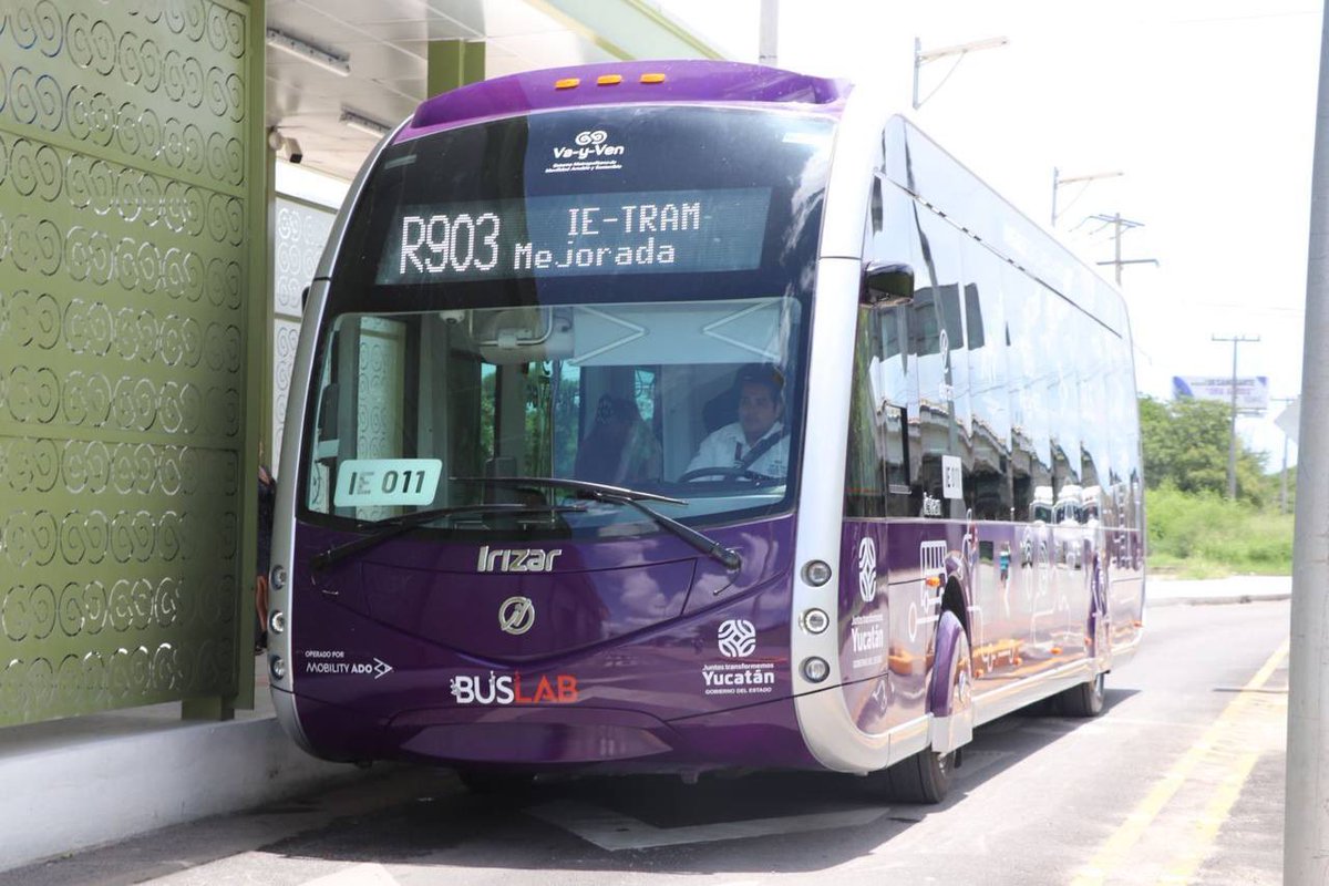 GobYucatan's tweet photo. Entraron en operación dos novedosas unidades #BusLab de movilidad inteligente, que ya están circulando en el #ietram, nuestra ruta 100% eléctrica y en la #RutaPeriférico del #VaYVen, a través de las cuales mejoraremos el transporte público con la aplicación de encuestas ... (1/2) https://t.co/E8LfEbC51z