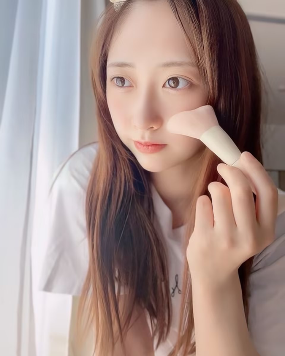 sixplusbeauty's tweet photo. SIXPLUS メイクブラシ8本セット

【ハート型のブラシ】
頬や小鼻の脇、お顔の輪郭にフィットする波状の形状で、細部までひと塗りで仕上げることができます。

【持ち運びに便利】
ソフトレザーのブラシポーチは、持ちやすく、軽量で耐久性に優れています。コスメを収納するスペースも充実しております https://t.co/CNOc5JMA8B