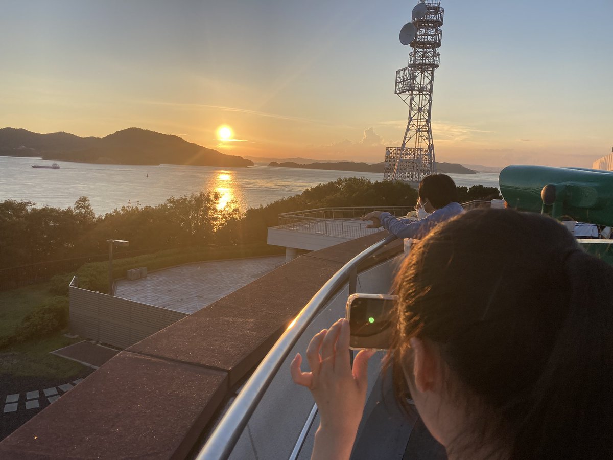 vh725yv's tweet photo. そういえばだけど、日曜日のオーキャンの帰り、綺麗な夕日でした。✨✨
もう少ししたらここを行ったり来たり、、、
もっとするようになるんだろうな・・・
寂しいような😔嬉しいような☺️ https://t.co/QNa22uifkB