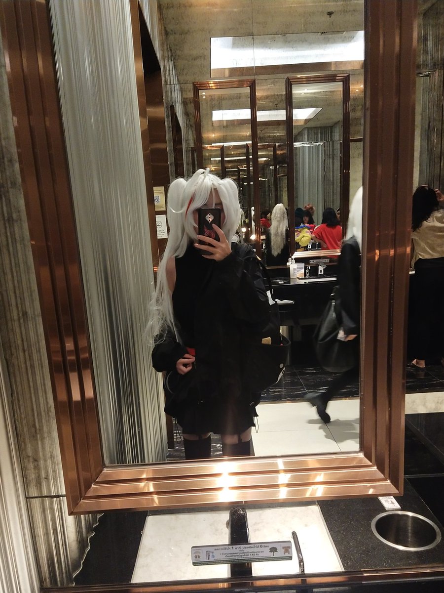 จริงๆอยากใส่ชุดนี้เดินCAF มากกว่าเวอหลักอีกค่ะ มันสบายตัว55555