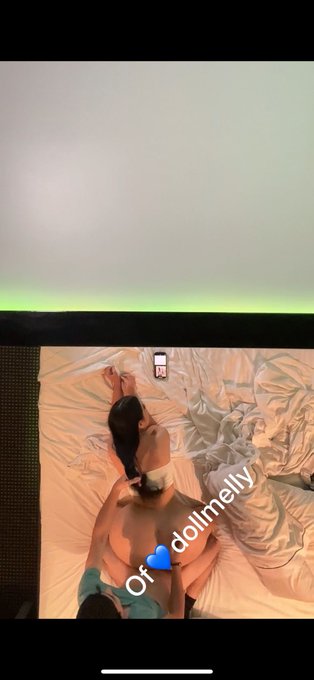 Watch dollmelly's leaked NSFW photo on TwXstars