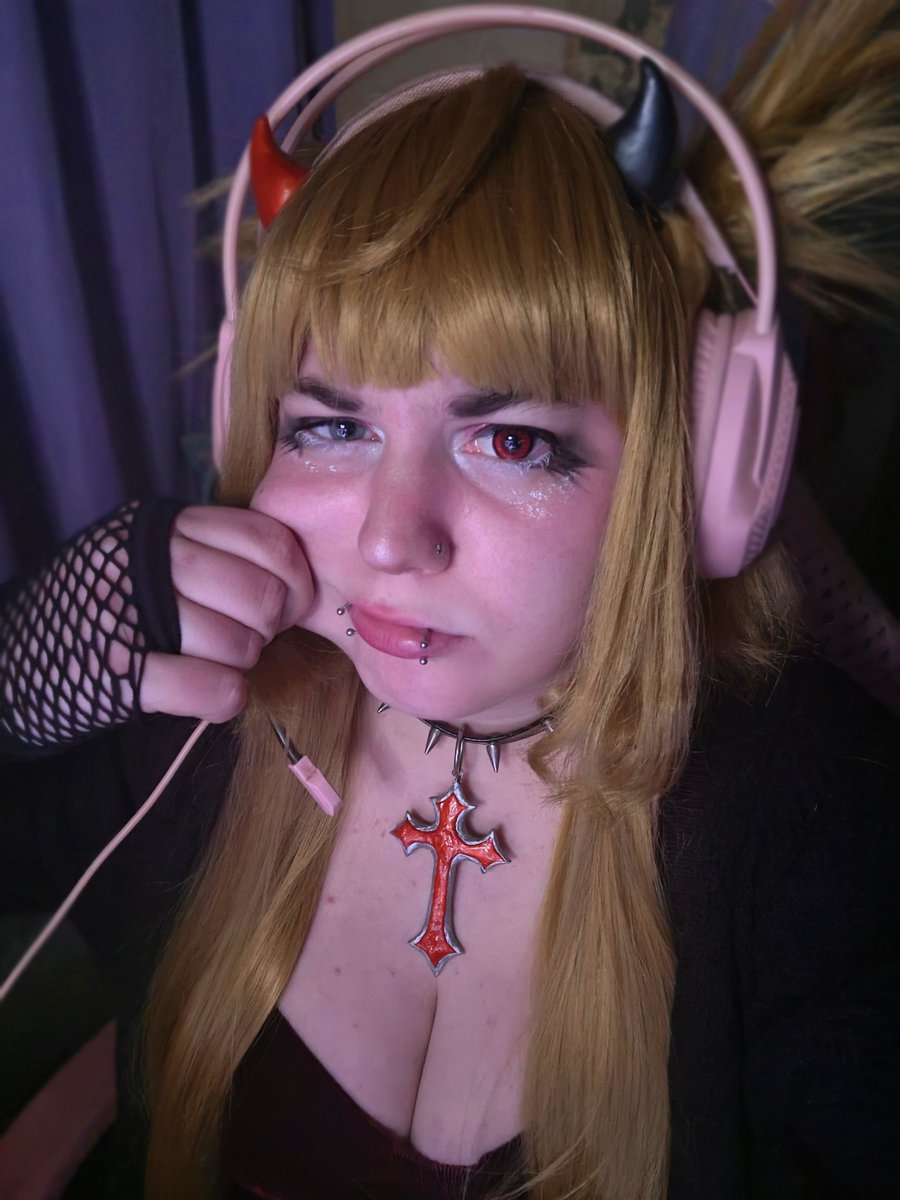 En un rato stream de vtuber 3D(?
twitch.tv/rumiamorningst…