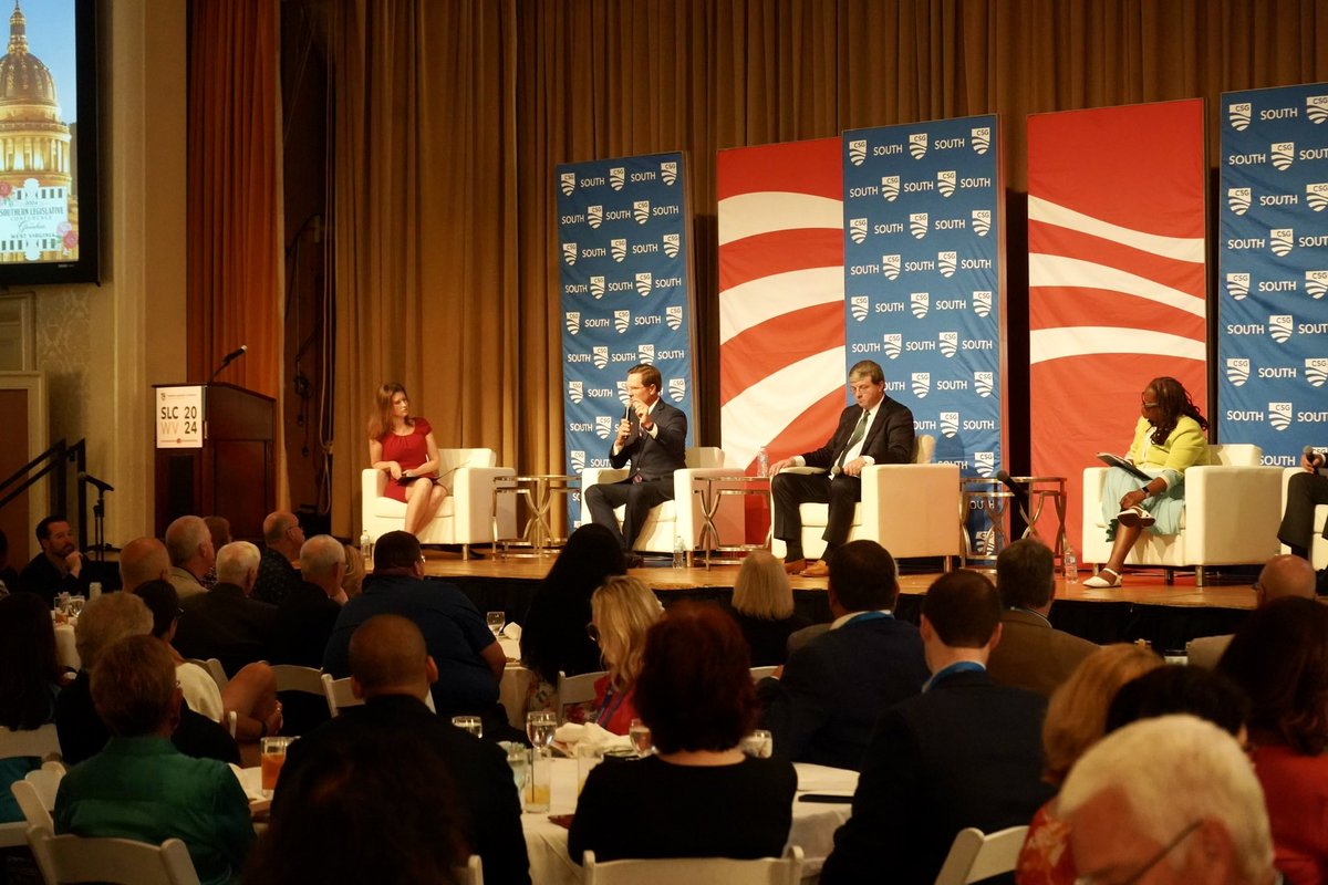 holly_harris's tweet image. A little birdie told me it was standing room only as @ElizWhitehouse moderated an awesome #bipartisan panel talking #permittingreform and #publicsafety at @CSGSouth’s #SLC2024 opening plenary session with @CSexton25 @SpeakerHanshaw @SenatorLocke and @DirectorCamWard 🌟🌟🌟🌟🌟