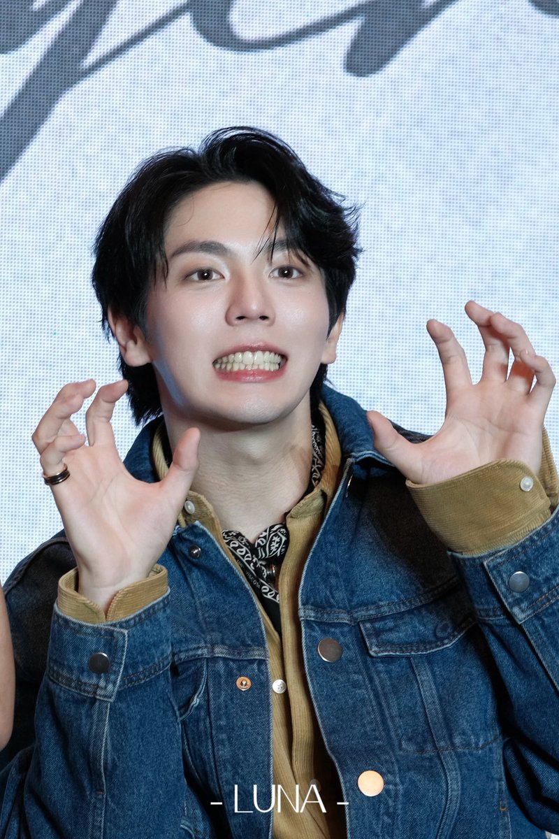 ก่อนหน้านั้น เห็นพี่อัพ และผลงานพี่อัพมาตลอด จนคิดว่าเออพี่อัพเป็นคนที่เก่งมากก และก็มีพร้อมทุก ๆ อย่าง จนได้มาตามถึงได้รู้ว่าเออ การเป็นพี่อัพก็ไม่ได้ง่ายขนาดนั้น กว่าจะผ่านมาแต่อย่าง พี่เก่งมาก ๆ ค่ะ ขอมห้มีคนซัพพอร์ตแบบนี้นาน ๆ 

1M600K MAYO LOVE UP
#UpTo1M600k
