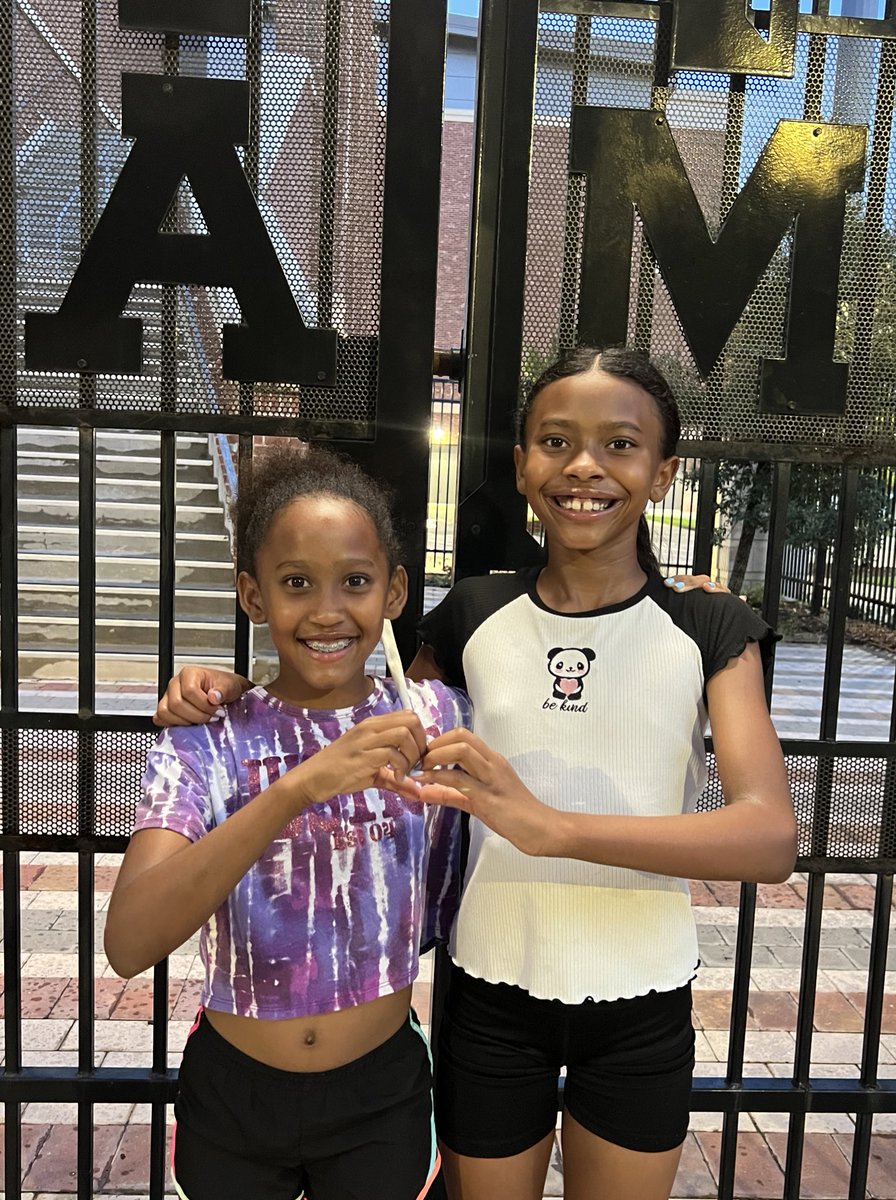 2Moore_NE's tweet image. We are ready to compete at USATF Junior Olympics at Texas A&amp;amp;M! Excited to be here ❤️❤️ @olympustrack @TAMU @Jadae_M18