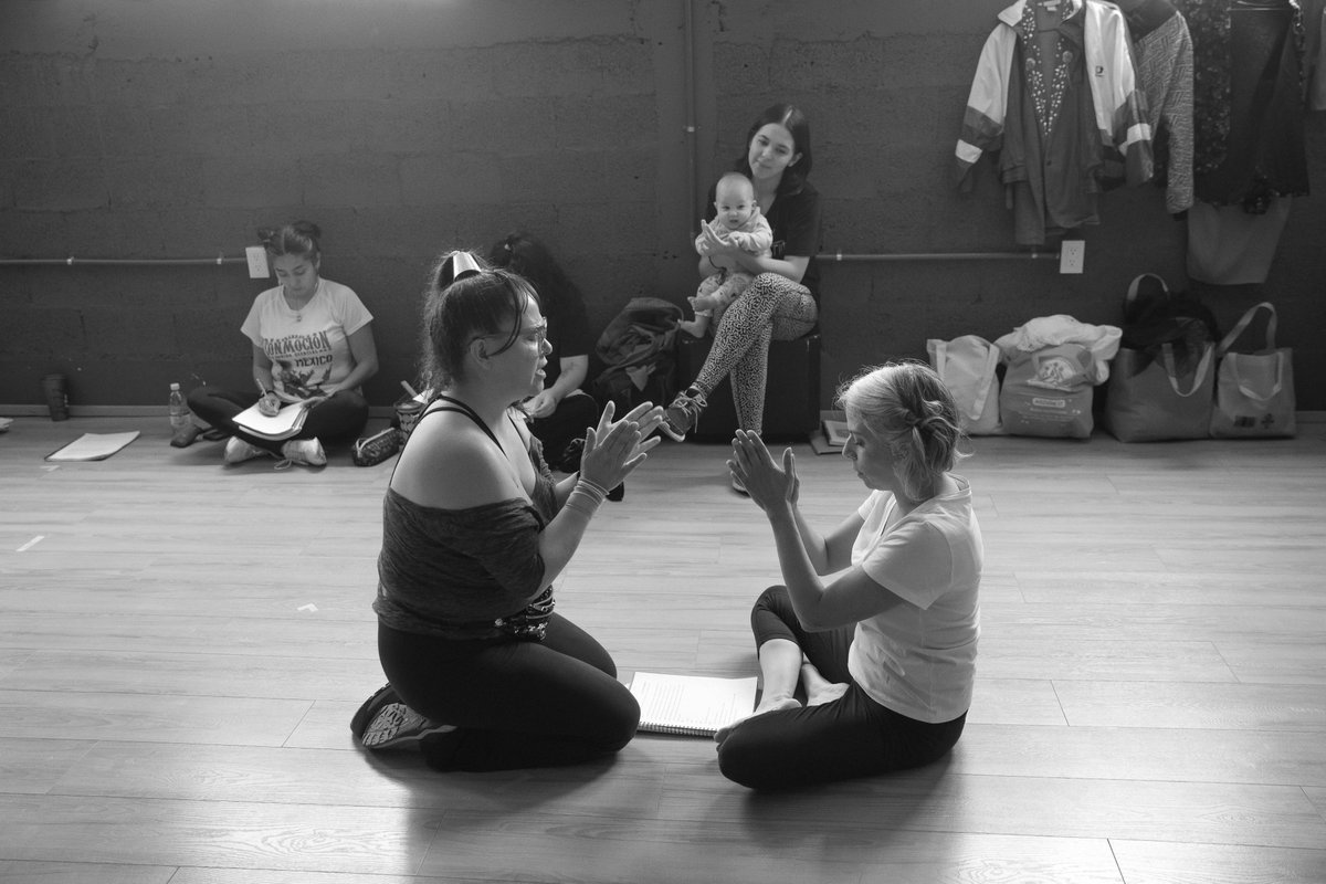 Ele, con la ayuda de su mejor amiga Be, intentará descubrir los misterios que encierra la llega de UN NO MONSTRUO QUE NO VUELA 🚪

No te pierdas esta obra de <a href="/sarapinet/">Sara Pinet</a>, dirigida por Valentina Sierra, a partir del 3 de agosto en el Teatro Santa Catarina.

¡Para toda la familia!