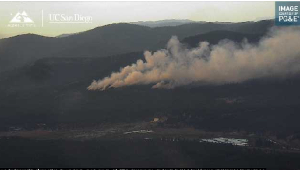 MysticalDr16900's tweet image. #SmithFire, #MillFire are currently sending smoke plumes extremely high into the air allowing it to be seen for miles. Mill is 780 Acres, Smith is at nearly 44 Acres. Many Evacuations have been issued for both fires. Smith Fire has ordered an EVAC for the entire town.