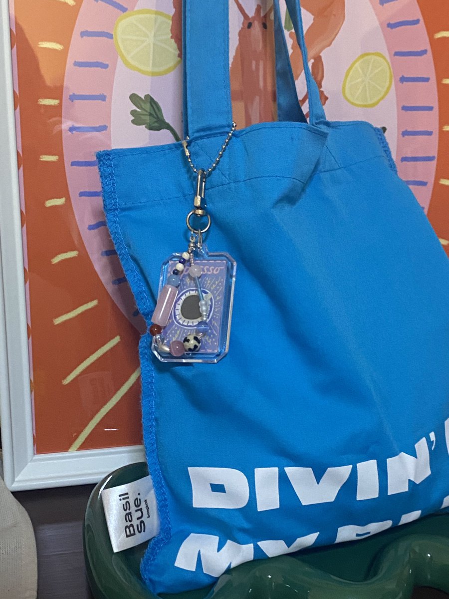 basilsueco's tweet photo. หลังจากมีน้อง keyring ของร้านแล้ว เลยลองนั่งทำน้อง slyvanian keyring cuto✨👑🍦🫖 https://t.co/hETOL4zZ0y