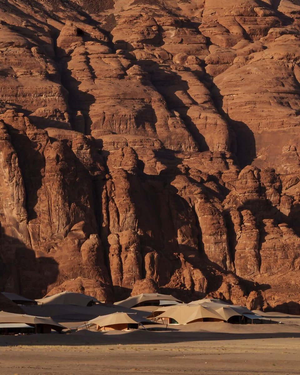 In the desert, time appears to freeze, allowing for the creation, relishing, and enjoyment of moments and memories.
  في قلب الصحراء، يبدو أن الزمن يتجمد، مما يمنحنا الفرصة لخلق لحظات ساحرة 
#BanyanTreeAlUla #DesertSanctuary #SanctuaryForTheSenses #BanyanTreeSanctuary