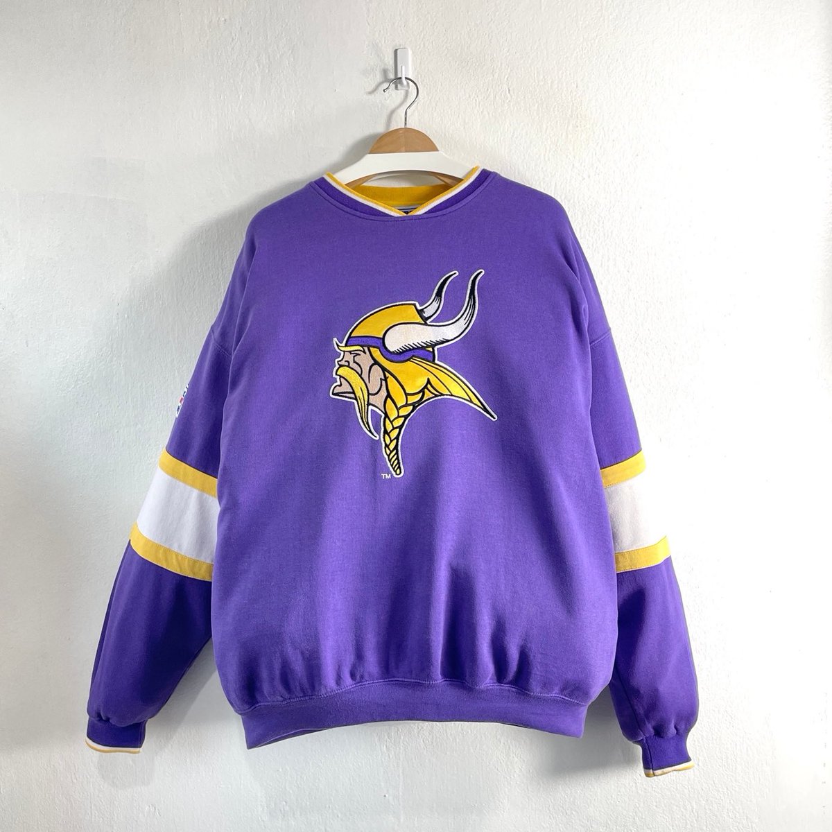 whereispapa1's tweet image. whereispapa.etsy.com/listing/175243… 🏈 Skol Vikings! 💜💛 Rare 90s Starter Minnesota Vikings Sweatshirt on Etsy
Score this authentic piece of NFL nostalgia! Perfect for die-hard fans and vintage collectors. don't miss out! #VintageNFL #StarterJacket #vikings #Minnesotavikings