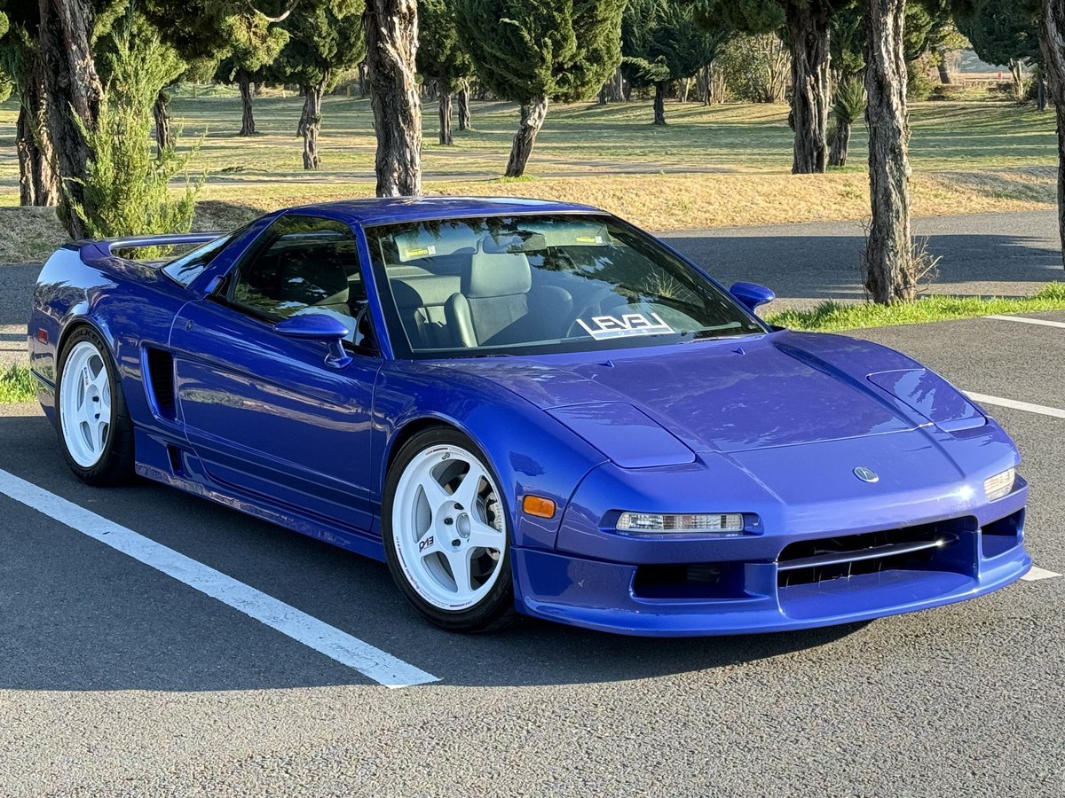 Monaco blue NSX on a set of Desmond Regamasters is just perfect.