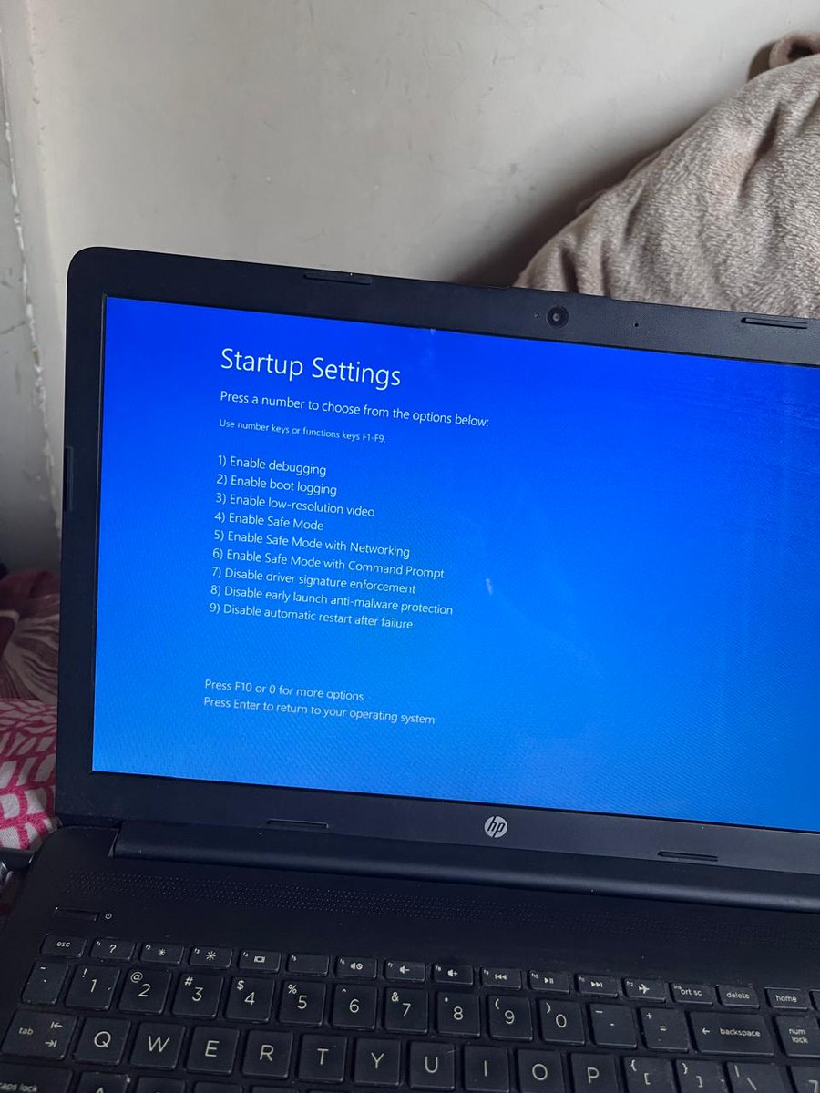 subhashiniSHET5's tweet photo. Login screen not in laptop,Start screen not in my windows https://t.co/jDZZxt9WtA