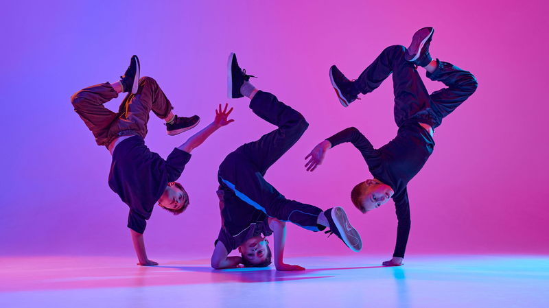Sport050's tweet photo. Het Forum zet haar sportiefste beentje voor en zet twee nieuwe Olympische sporten in het zonnetje: breakdancen en skateboarden. Meld je aan voor een clinic op 7 of 10 augustus en leer van echte professionals! 
▶ https://t.co/ZZjRnqsJum
#skateboarden #breakdancen #forum #sport050 https://t.co/WC0oCcuo74