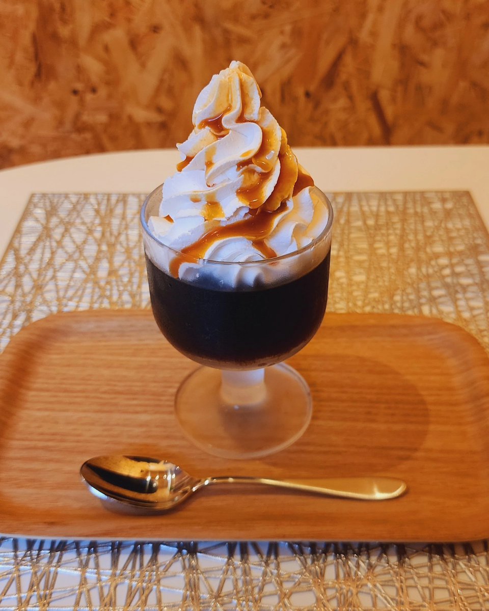 crazcoffee's tweet photo. Xの存在を忘れてました(^_^;)
7月13日にいよいよ店舗がオープンしました(笑)

お酒ばかり写っていますが、コーヒーしっかりやっております！

皆様のご来店お待ちしております✨ https://t.co/bGU5067QnU