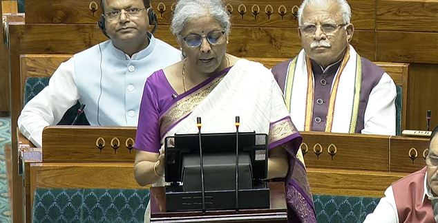 DRMediadr's tweet photo. New Income Tax Regime:

Up to Rs 3 lakh: Nil
Rs 3 lakh to Rs 7 lakh: 5%
Rs 7 lakh to Rs 10 lakh: 10%
Rs 10 lakh to Rs 12 lakh: 15%
Rs 12 to Rs 15 lakh: 20%
Above Rs 15 lakh: 30%

#Budget2024  #IncomeTax https://t.co/uEMkjxoAPs