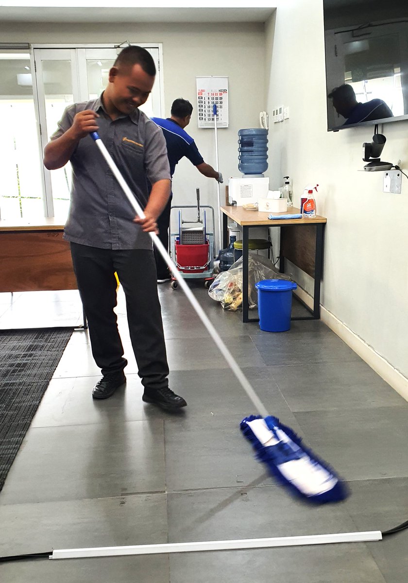 Freshklindo's tweet photo. Terima kasih kepada manajemen PT Eppconindo Pilar Abadi dan PT Finartindo Kriya Abadi, Jatiasih Bekasi yang telah memberikan kami kesempatan untuk berbagi pengetahuan tentang Cleaning Service &amp; Management Support melalui pelatihan selama 2 hari,yaitu tanggal 9-10 Juli 2024. https://t.co/6Ui0SDbluu