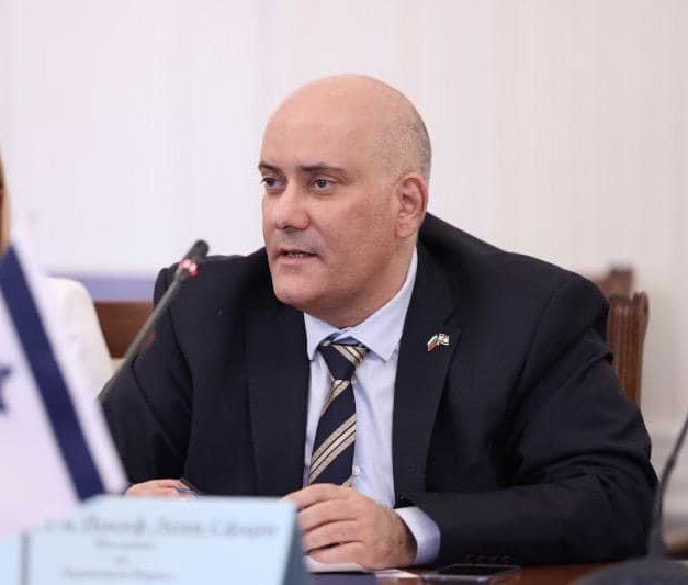 Миналата седмица Софийската синагога отново отвори врати за ежегодния образователен семинар за учители на тема "Поуки от миналото – действия за бъдещето", фокусиран върху преподаването на Холокоста и социалната справедливост. Събитието бе организирано в партньорство с базирания в