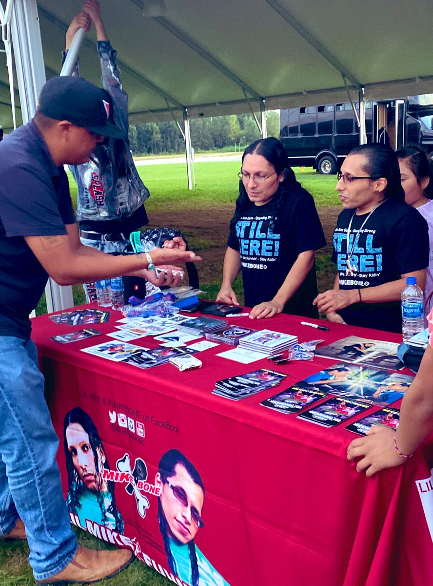 SalishBeauty_'s tweet image. @MikeBoneMusic #MikeBoneMusic #MikeBone #NativeX #NDNX #Native #HipHopCulture #NativesOfHipHop 

I forgot that guy's name, but, he was sharing some pretty cool magic tricks to Mike Bone &amp;amp; to the rest of us who were in line waiting to buy merchandise &amp;amp; take photos with MIKE BONE!