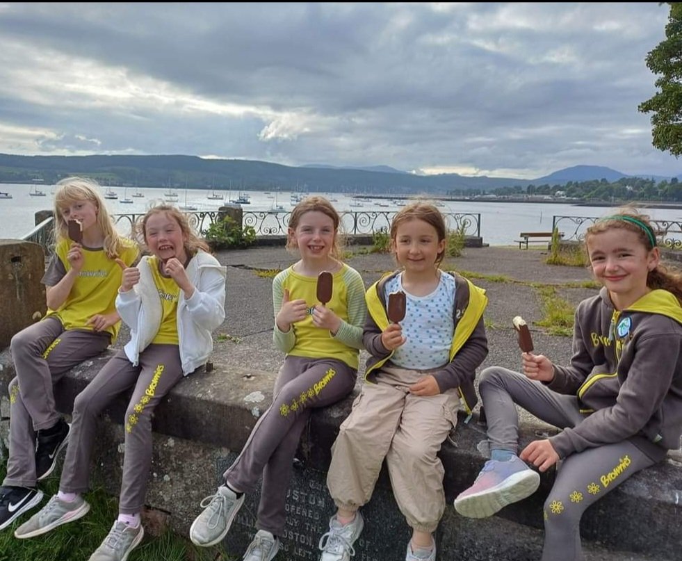 4th Helensburgh Brownies celebrated the end of term with a trip to Kidston Park. After lots of running around and playing on the beach, they cooled down with some delicious ice cream 🍦😋👌

#girlguiding #Helensburgh #summer #friendship #volunteering