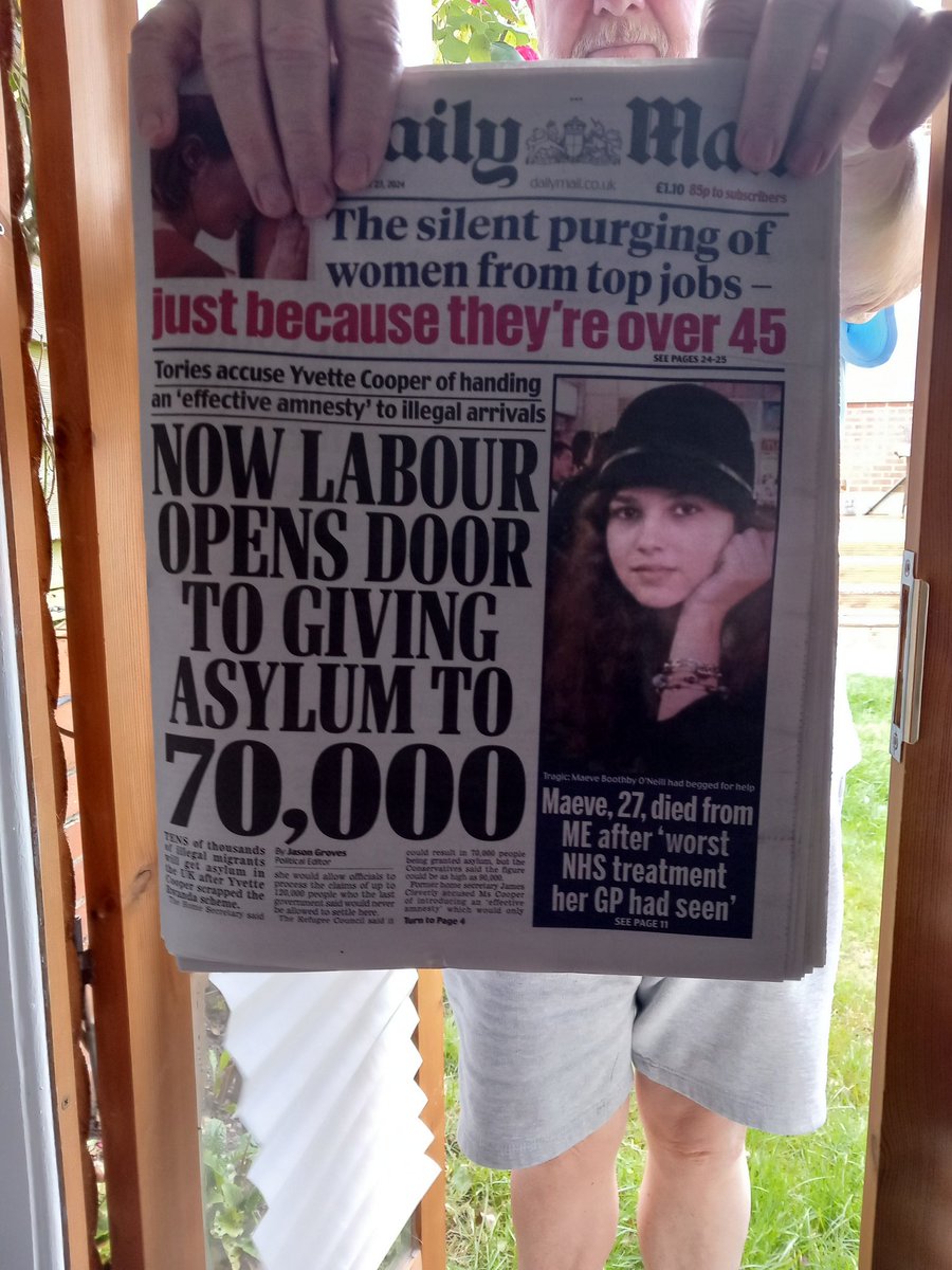 MEFoggyDog's tweet photo. Foggy's Chauffeur 'trekked' to Foggy HQ to show me....

I've not read it yet (no idea of quality of content).

But- front and 2nd page in @DailyMailUK 

#peME #MEcfs https://t.co/vrrabkIbz3