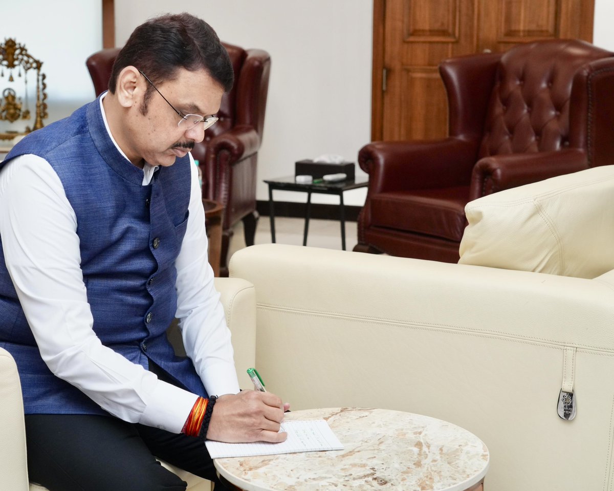 Dev_Fadnavis's tweet photo. #BudgetForViksitBharat
📺 Watching the first Union Budget of Modi 3.0 government presented by Hon Union Finance Minister Smt. Nirmala Sitharaman ji...
📺 मा. केंद्रीय अर्थमंत्री श्रीमती निर्मला सीतारमणजी यांनी सादर केलेला मोदी 3.0 सरकारचा पहिला केंद्रीय अर्थसंकल्प पाहताना...
📺 मा. केंद्रीय वित्त मंत्री श्रीमती निर्मला सीतारमण जी द्वारा प्रस्तुत मोदी 3.0 सरकार के पहले केंद्रीय बजट को देखते हुए...

@narendramodi @nsitharaman
#UnionBudget2024  #Budget2024