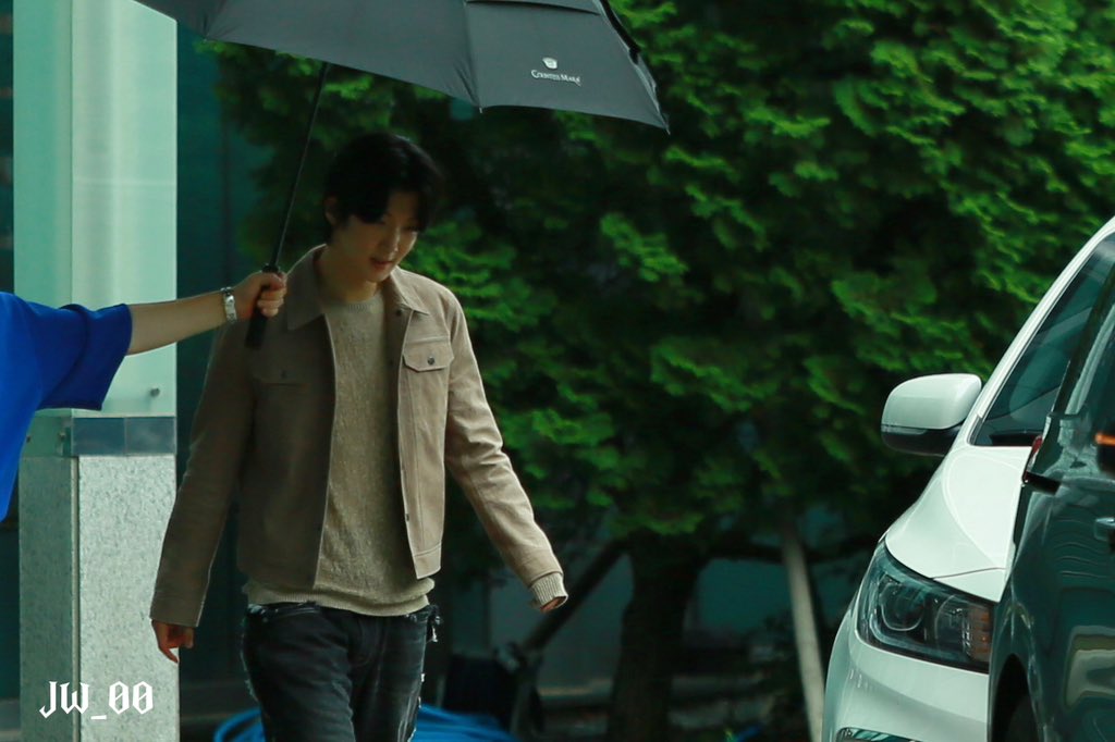 2024 7 23 이승훈 퇴근
#LeeSeunghoon_is_MyType 
#이승훈 #LEESEUNGHOON
<a href="/official_hoony_/">official_hoony_</a> #WINNER