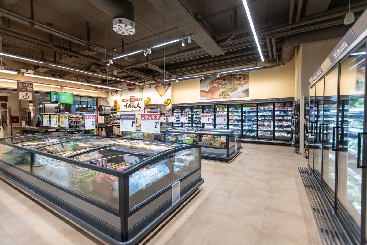 SPARInt's tweet photo. As part of SPAR Slovenia’s continuous investment in its retail network, the INTERSPAR Hypermarket Europark Maribor underwent renovations before reopening as a world class store.
➡️ https://t.co/BhqPL9d0OU
#SPAR #INTERSPAR #retail #design #BestInClass @SparSlovenija https://t.co/Jh84d2HcVy