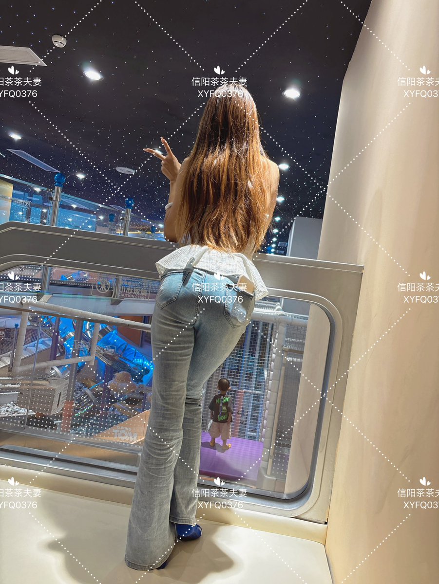 嘉定某儿童游乐场🛝，老婆的好身材被我拍的啥也不是，一个不合格的摄影师经常被吐槽。#夫妻交友#信阳#上海