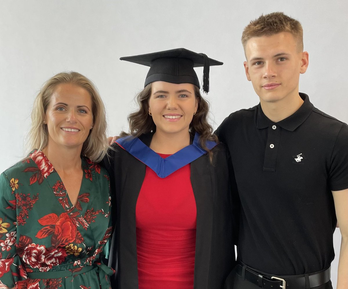 WildBethan's tweet image. And finally…I am now an MA News Journalism graduate from @cardiffuni and will officially be putting #CardiffTrained in my bio. 

Massive thank you to @cathyduncan @SandraLoy1 and @Gavinallen for all their great mentoring and support throughout🙌

@CardiffJomec