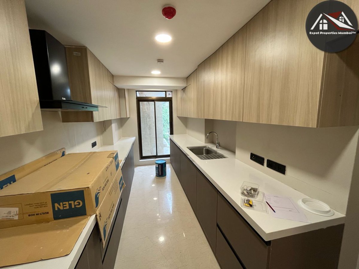 Expat_Props's tweet image. Available this Brand New 4BHK in a New Building@10th Road Juhu, lower floor, 1529 sq ft, Semi Furnished with a Balcony. 
Rent: 3.5 lakhs nego. Building with amenities. 
Our Fee: 1 Months Rent +18% GST. 
WhatsApp Us: +91 9820799225