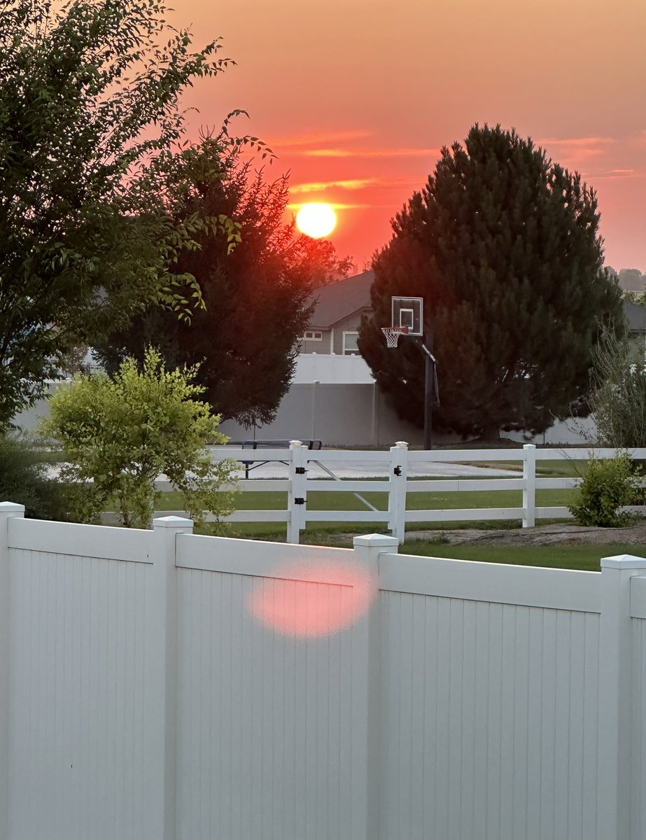 steph_crimson's tweet image. Pink sky tonight… 

#sunsets #pinkskies