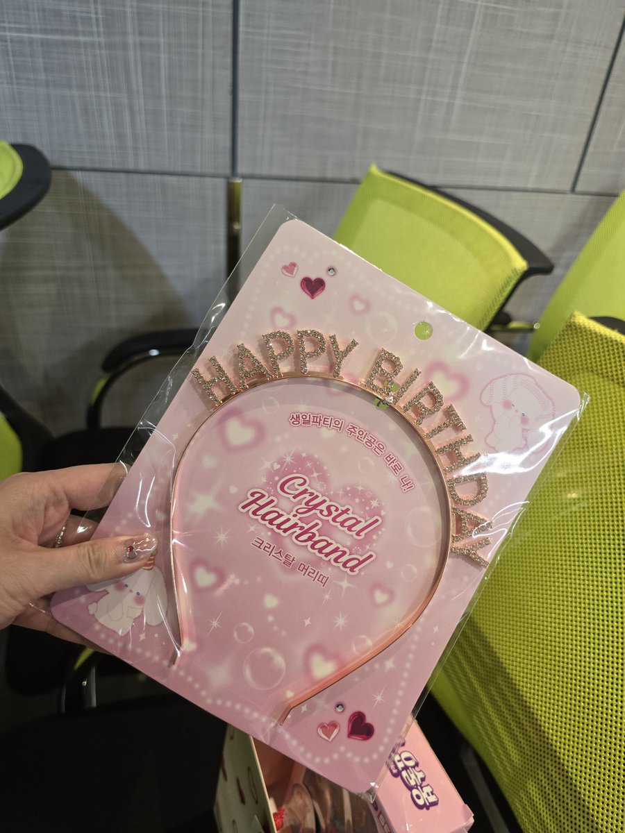 JeongSiEun95's tweet photo. This was my personal gift to Topten for his birthday 🎂 🧚♂️ 🤴
Thank you for being born baby boy !
@top10987654321
The Pandora gem is a Korea exclusive - Busan special ! 🇰🇷
And a Korean themed hat for his labubu 555
#TOP10987654321
#ToptenDayWish24th
#ChecklistForTOPTEN https://t.co/jEMR6VsxeW