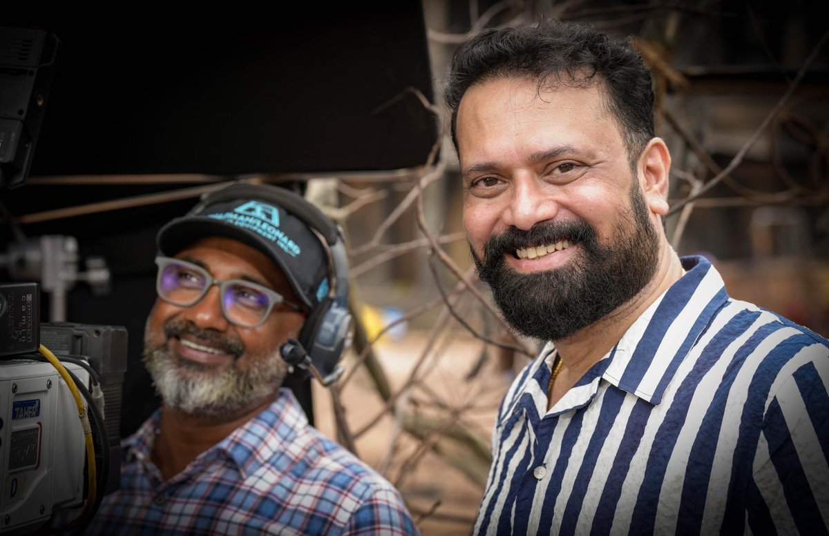 KaaliyanMovie's tweet photo. Our DOP Sujith Vassudev and producer Rajeev Govindan at the sets of #L2E #Empuraan 

#Kaaliyan rolling soon! 😎

@PrithviOfficial #PrithvirajSukumaran https://t.co/vC0afR3V4K
