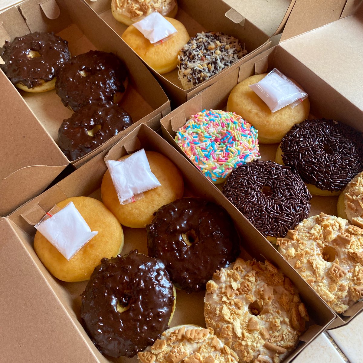 Donat Kentang Klasik hari ini buka PO lagi yaah☺️ 

Order by WA: 0881 0278 97246