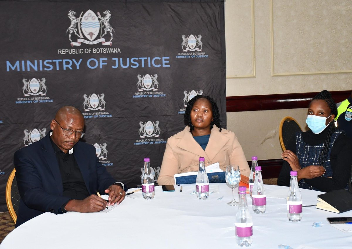 UNICEF collaborates with <a href="/BWGovernment/">Botswana Government</a> and <a href="/UKinBotswana/">UK in Botswana 🇬🇧🇧🇼</a> to build capacity of judicial officers, prosecutors, police and social workers to handle cases that involve children. This is aligned to the  child friendly justice system roadmap launched recently.#justiceforchildren
