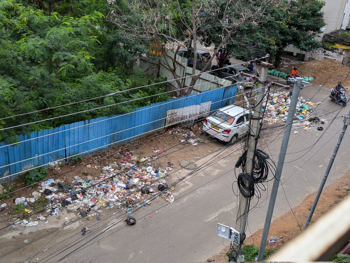 chaitanyag95's tweet photo. This is the state of a residential area in Raghavendra Colony, Kondapur. No garbage pickup.

Irrespective of raising multiple online complaints, no resolution provided ever.

Address - Road 7, Raghavendra Colony, Kondapur (Near Kondapur RTO)

@GHMCOnline @ZC_SLP https://t.co/3r9puWBGwo