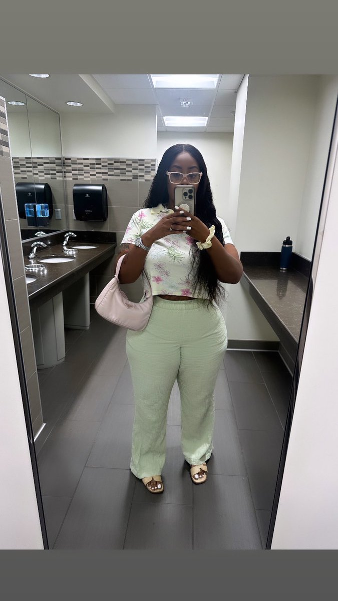 KhiyaLC's tweet photo. corporate baddie🥰⭐️ https://t.co/XB3yqpnqwp