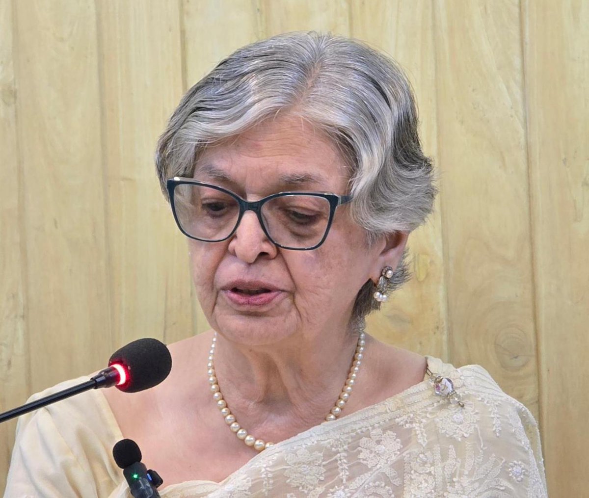DrAmbrishMithal's tweet image. The first program in the series of @karwaanheritage baithaks on #Awadh, '‘Tarikh-e-Lucknow’ was held on Saturday. It featured the distinguished Professor Veena Talwar Oldenburg in conversation with Professor Saumya Gupta. Professor Veena Talwar Oldenburg is a renowned historian