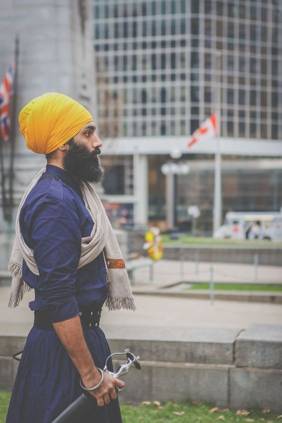 Sage1709's tweet photo. 9/10 Sikhism's rejection of both Hindu and Islamic orthodoxy can be seen in its core principles: Naam Japna (meditation on God's name), Kirat Karni (honest living), and Vand Chakna (sharing with others). These principles promote a balanced, compassionate life. #SikhPrinciples https://t.co/GyrZzxdpMN