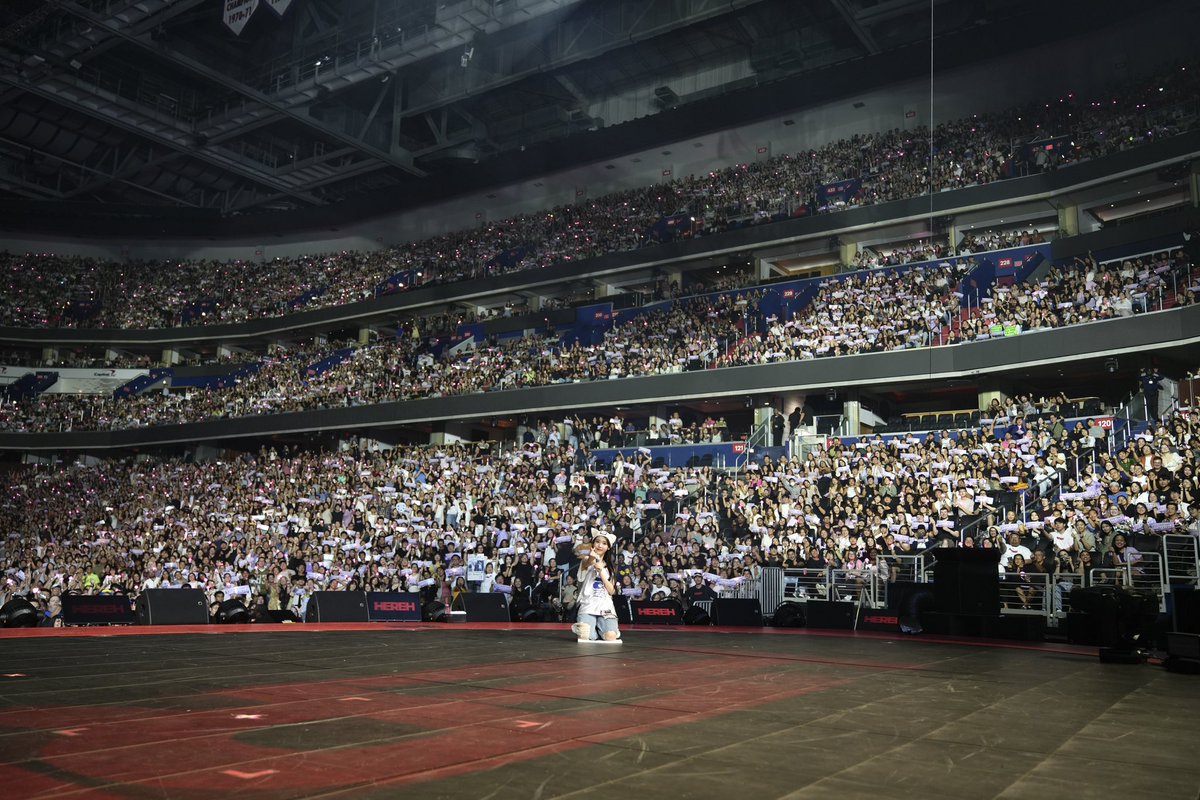 _IUofficial's tweet photo. #아이유 #IU
#HEREH #IU_WORLD_TOUR https://t.co/hFapUljDWb