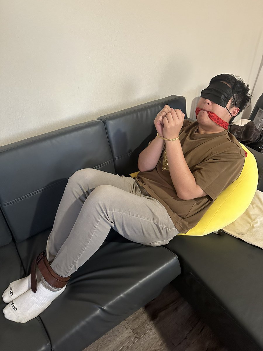 What’s up Ducks!  Our last social media guy that we kidnapped ran away so we’re looking for someone who loves UOEsports to join our media team!  Please fill out the form below if you are interested.