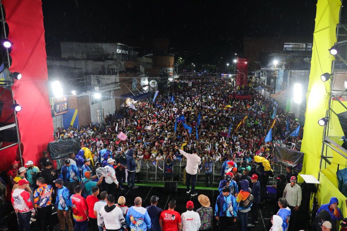 Hoy el Gallo Nico se encontró con el pueblo en:   

Valera📍
San Cristóbal📍
El Vigía 📍
La Guaira 📍

¡El parado que le pondrá Venezuela al fascismo este #28J será histórico y ya es indetenible!